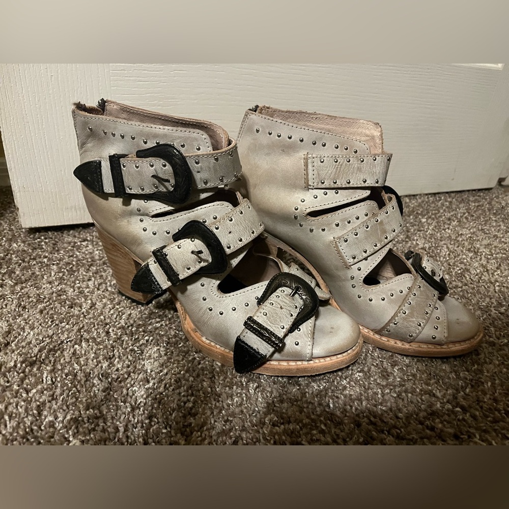 WORN ONCE gorgeous Freebird Violets